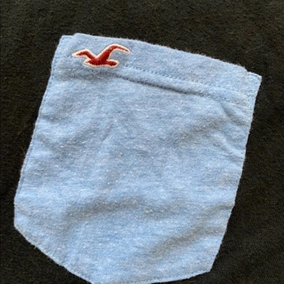 Men’s Hollister Pocket T-Shirt - Picture 2 of 4